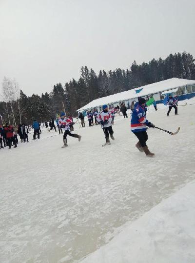 На базе оздоровительного лагеря "Тихий океанец" состоялся третий межмуниципальный турнир "Хоккей на валенках".